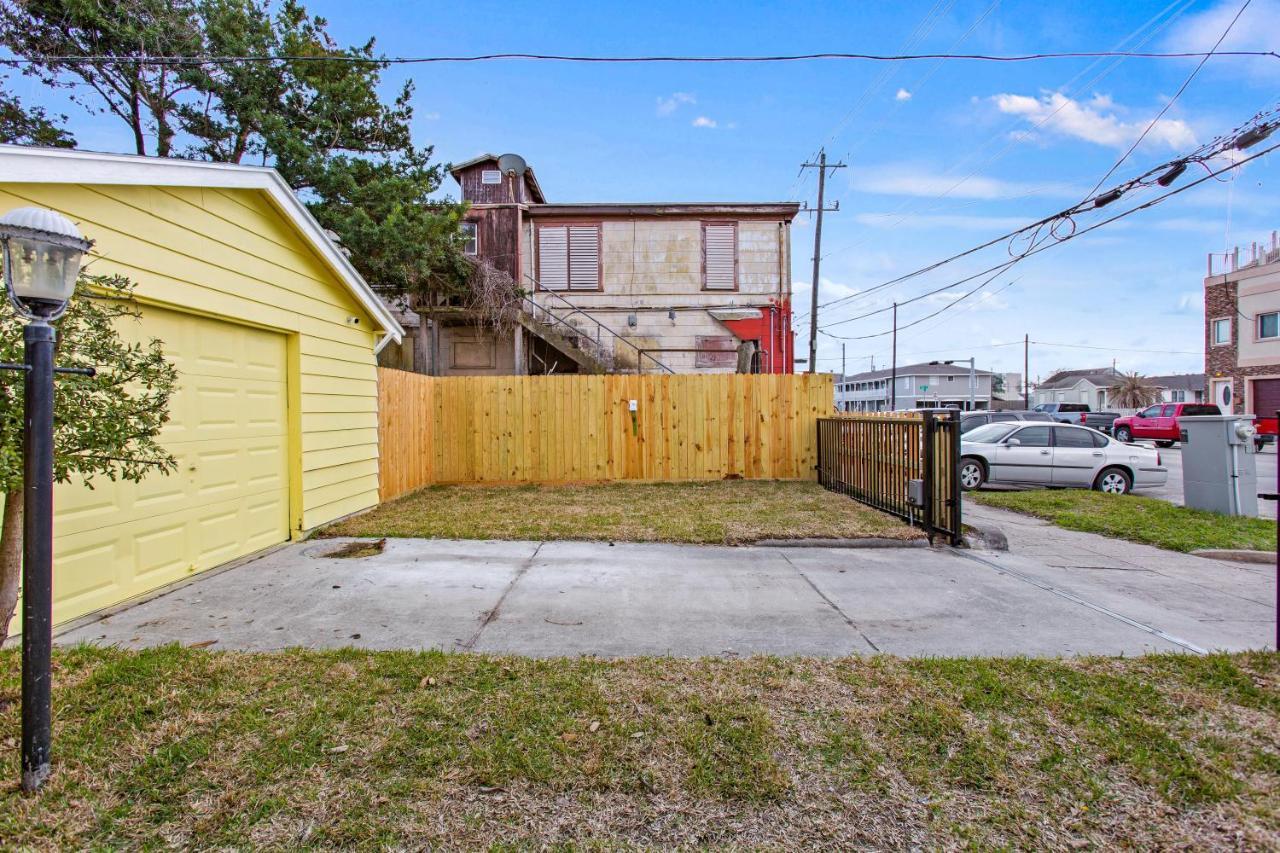 Chateau Des Amis Galveston Exterior photo