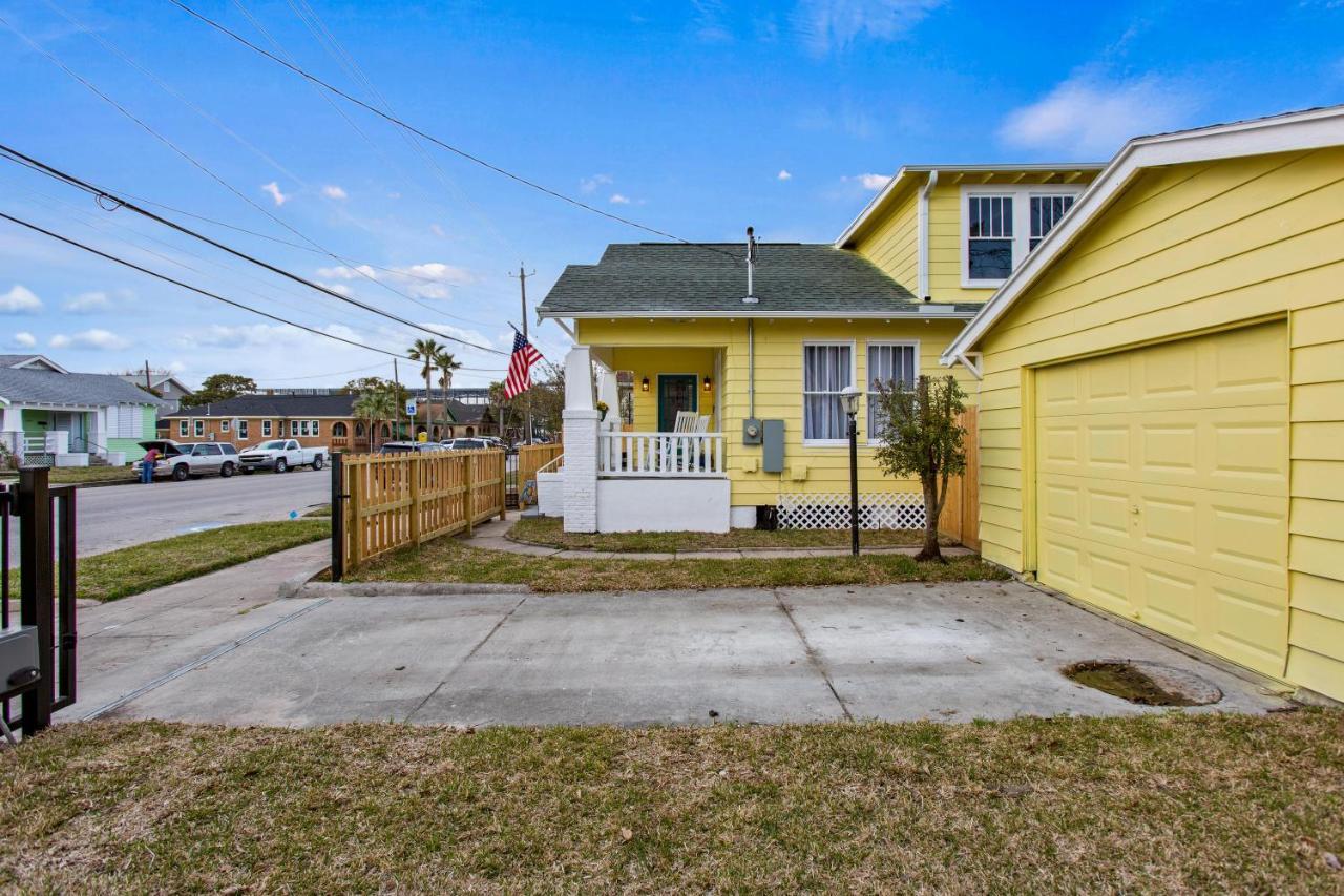 Chateau Des Amis Galveston Exterior photo